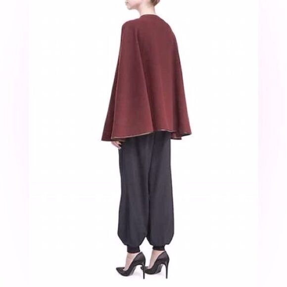 Ralph Lauren Collection Pre-Fall ‘17 Winsor Burgundy Wool-Cashmere Lambskin Cape - Picture 13 of 17